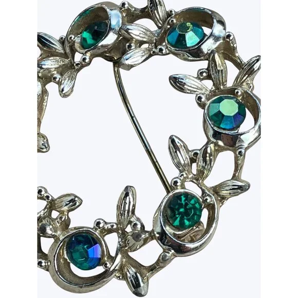 Vintage BSK Round Silver-Toned Brooch With Green Blue Rhinestones - Picture 4 of 13